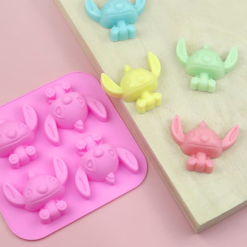 Xunwei In Stock Silicone Cake Mold 4-Cavity Cartoon Character Lilo & Stitch Chocolate Mold DIY Soap Mold
