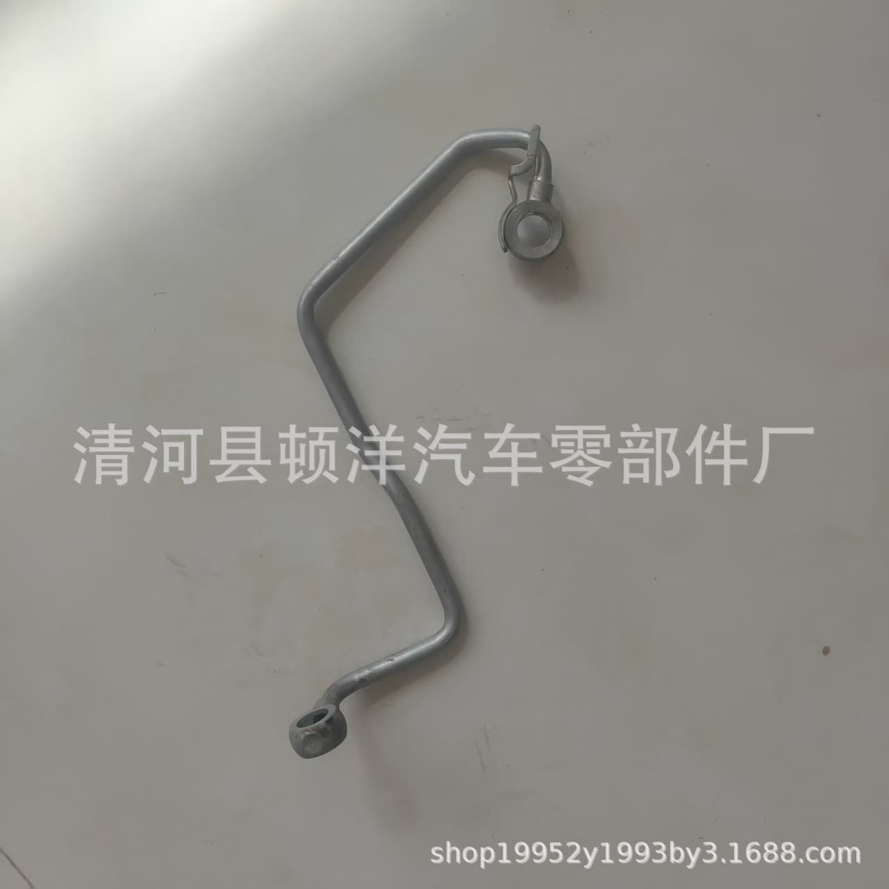 15772-31030 is suitable for the engine coolant/oil connection pipe/iron water pipe of Toyota Highlander automobiles.