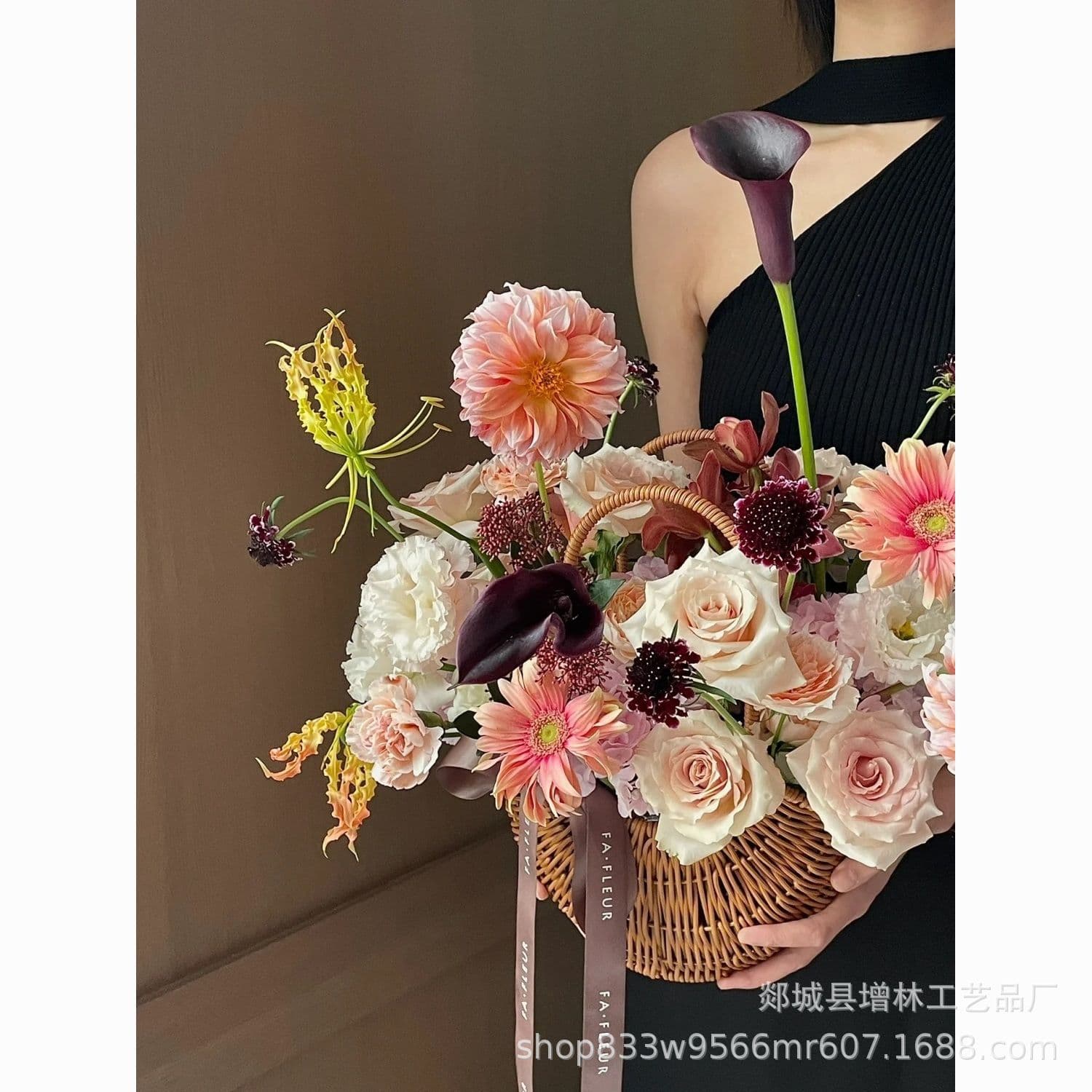 Imitation Rattan Rustic Handwoven Handheld Flower Baskets, Fashionable Art for Dried Flower Arrangements, Garden Planters, and Popular Simulation Bouquets