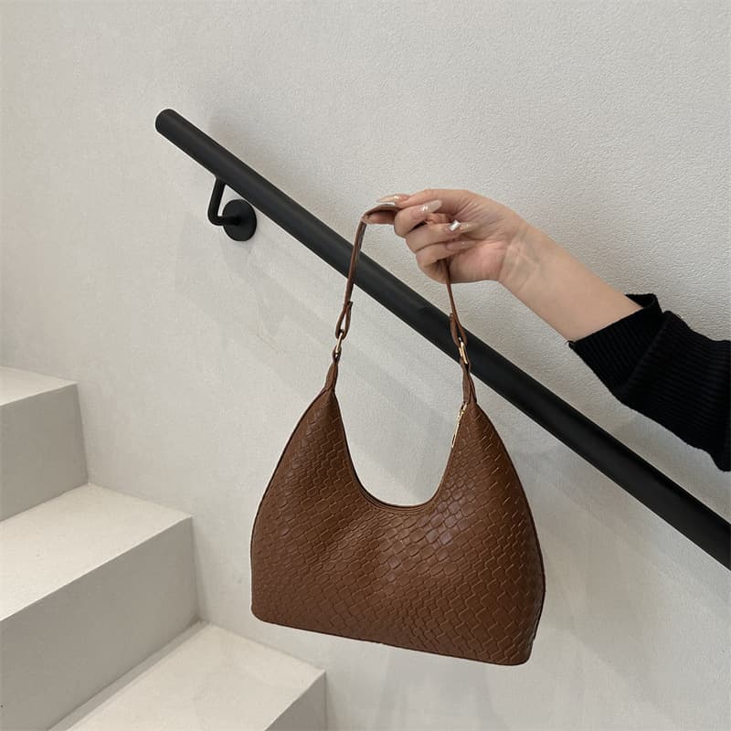 Solid Color Casual Large Capacity Fashionable 2026 Retro New Style Aesthetic Underarm Bag with Premium Feel, Single Shoulder and Handheld Women's Bag