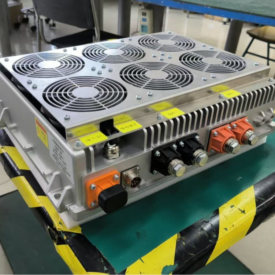 Input 600-1100V Output 48V 6KW vehicle-mounted DC-DC converter water-cooled air-cooled