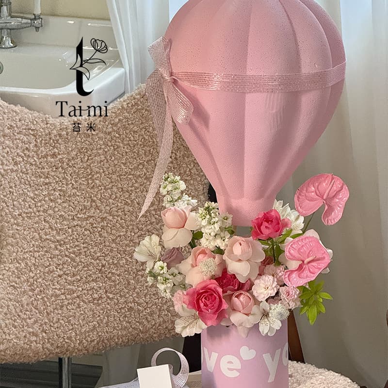 Taimi Romantic Valentine's Day Gift Hot Air Balloon Hug Bucket Flower Bouquet Packaging Valentine's Day Flower Box Decoration DIY Materials