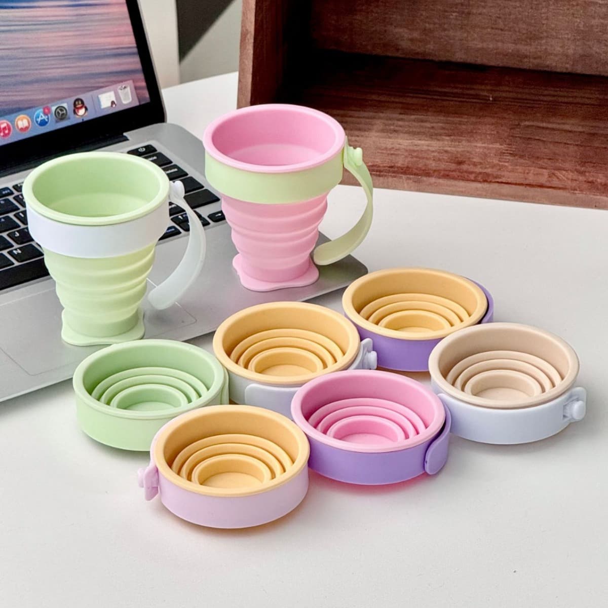 Thickened cup silicone foldable water cup, high-temperature resistant for outdoor camping, travel drinking water bag, telescopic cup with plastic handle