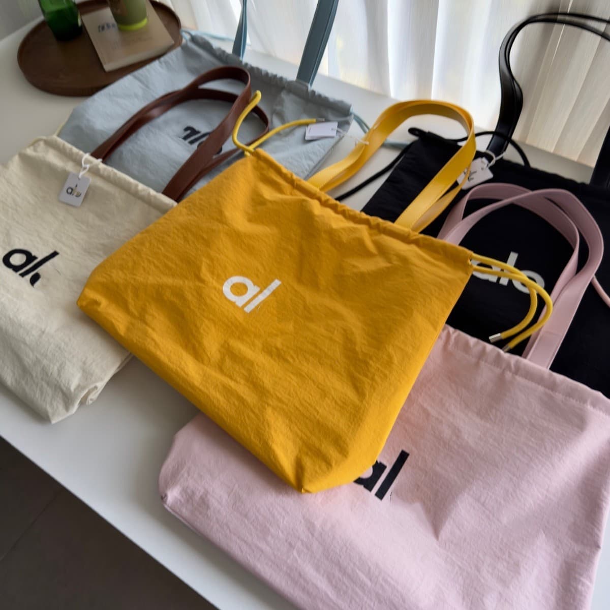 High Quality Alo Drawstring Tote Bag 2025 New Style Shoulder Bag Daily Commute Handbag Large Capacity Women's Tote Bag