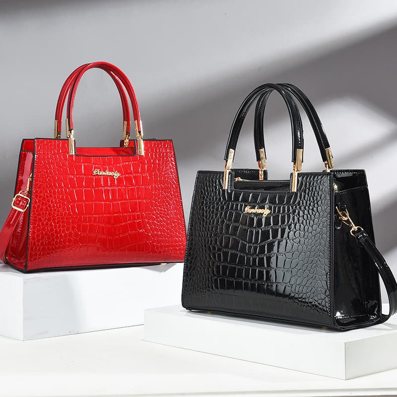 Popular women's bag 2026 patent leather fashion crossbody bag bright leather crocodile pattern embossed handbag European and American trendy mother bag
