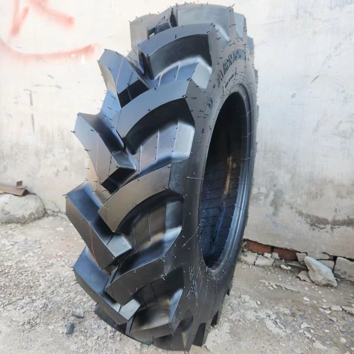 Xuzhou Jiazi Tractor Tires 6.00, 650, 750, 8.3, 9.5, 11.2 -16, 20, 24, 28