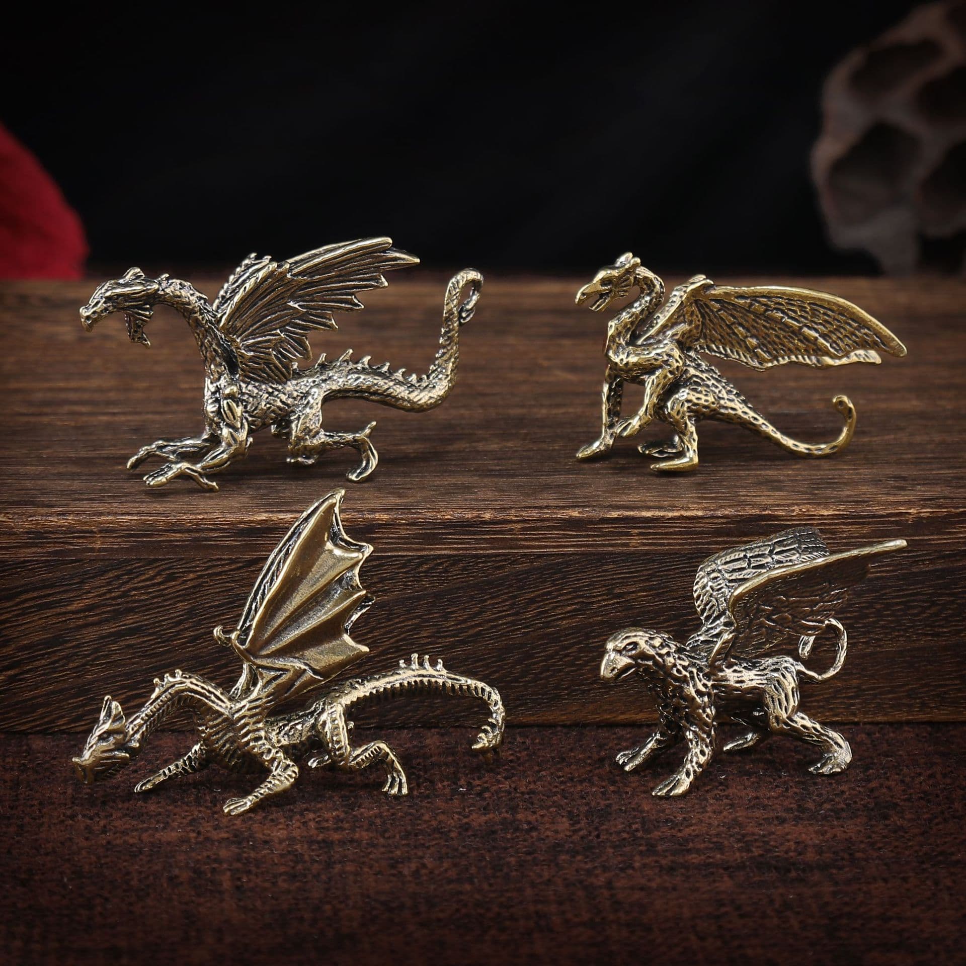 Cross-border domineering Warcraft and Dragon brass ornaments creative dinosaur flying dragon antique tea pet table pet car pet crafts