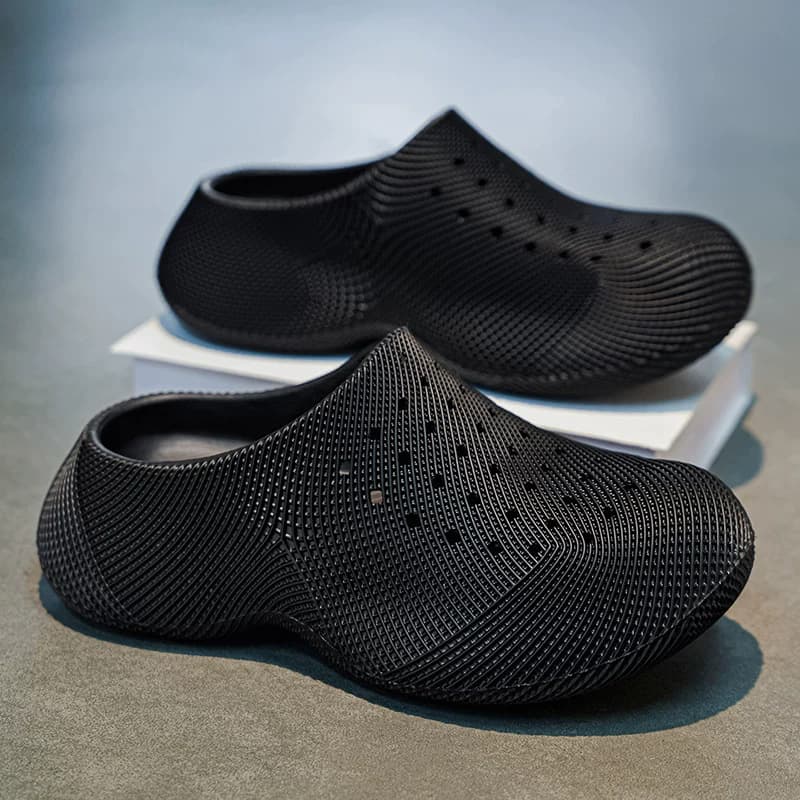 Summer Men's Closed-Toe EVA Sandals Breathable Non-Slip Thick Sole Cloud-Like Feel Outdoor Clog Shoes Trendy Casual Footwear