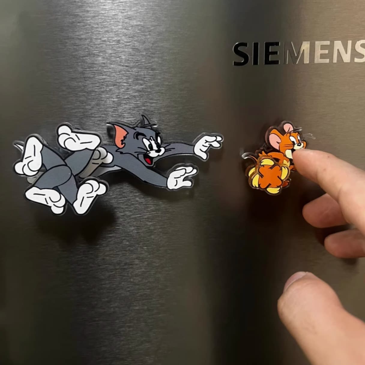Xiaohongshu Same Style Tom and Jerry Fun Fridge Magnet Rotating Acrylic Magnetic Sticker Creative Home Decoration Gift