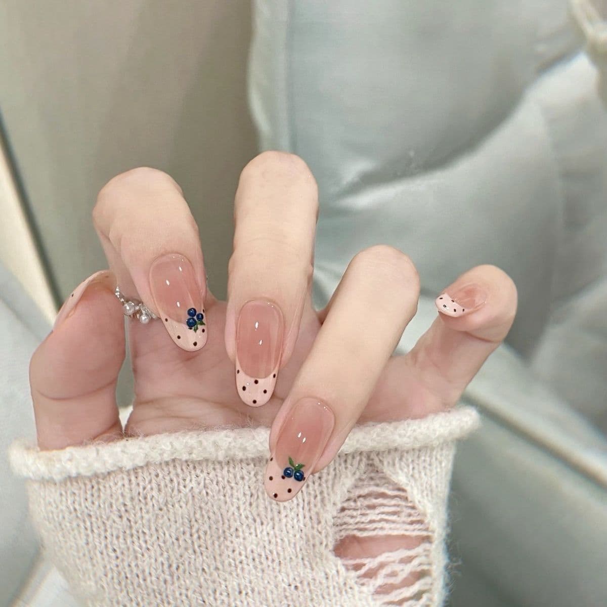 Handcrafted Ice Sheer Nude Press-On Nails, Ganlu Temple Whitening High-End Gradient Gentle False Nails, Removable