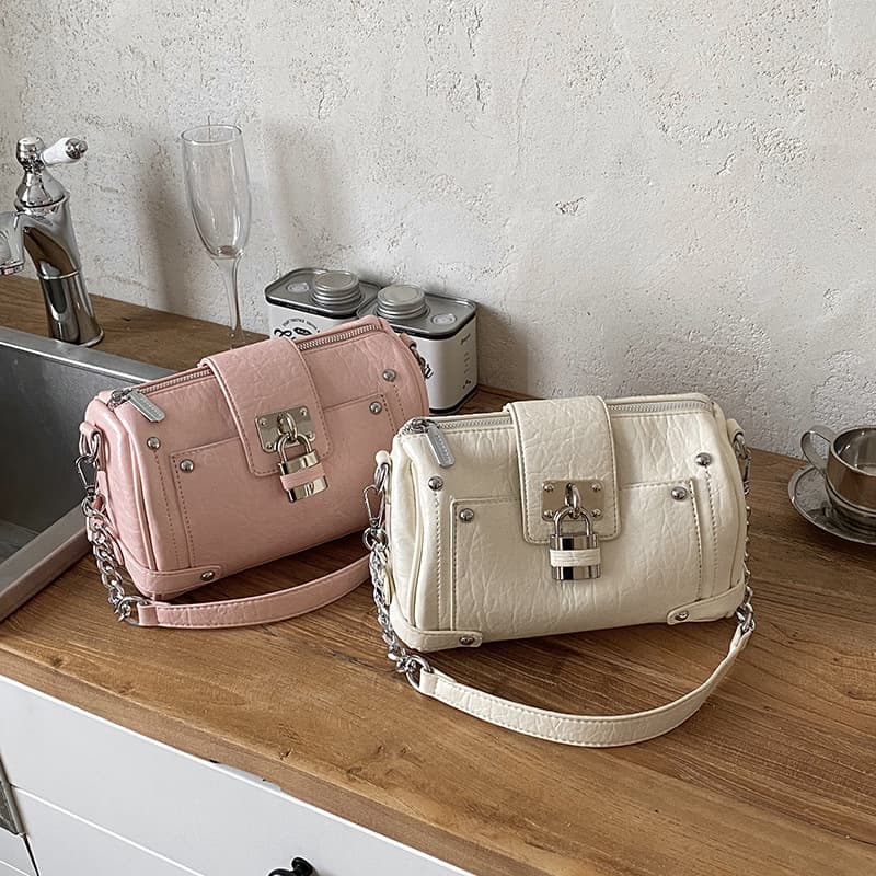 Cross-border Japanese and Korean style chain motorcycle underarm bag for women niche design lock bag hot girl rivet single shoulder crossbody bag