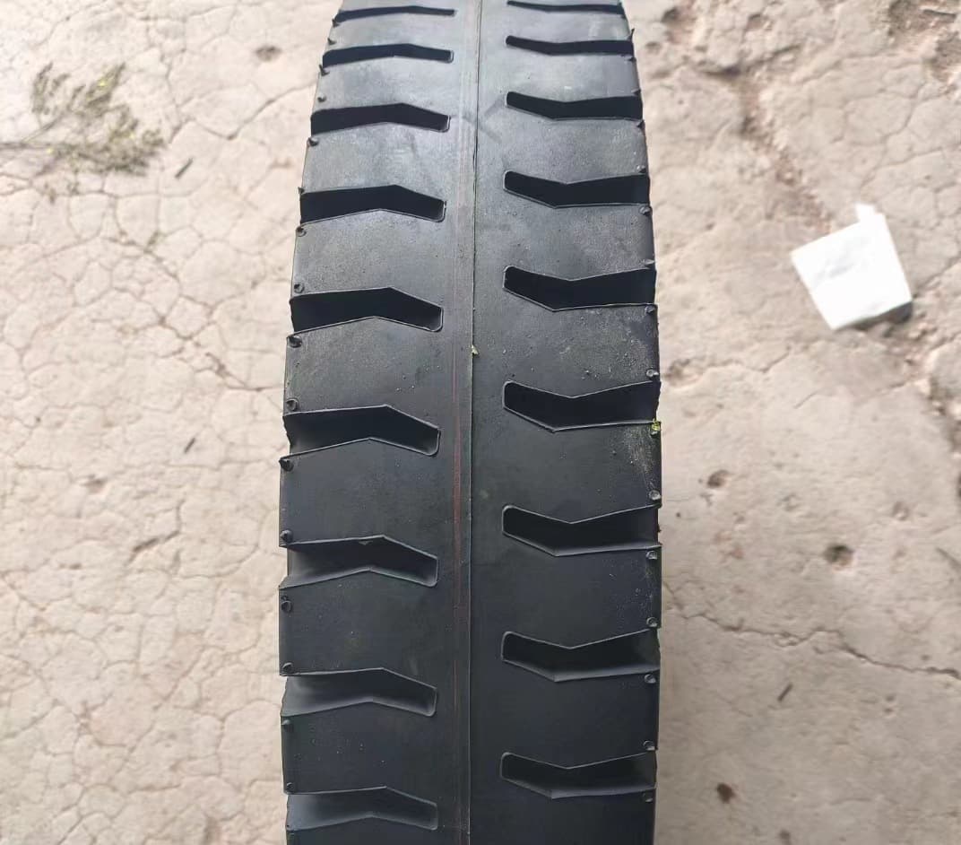 Factory Supply Tractor and Tricycle Tires 400-14, 600-16, 750-16 with Lug Tread Processing