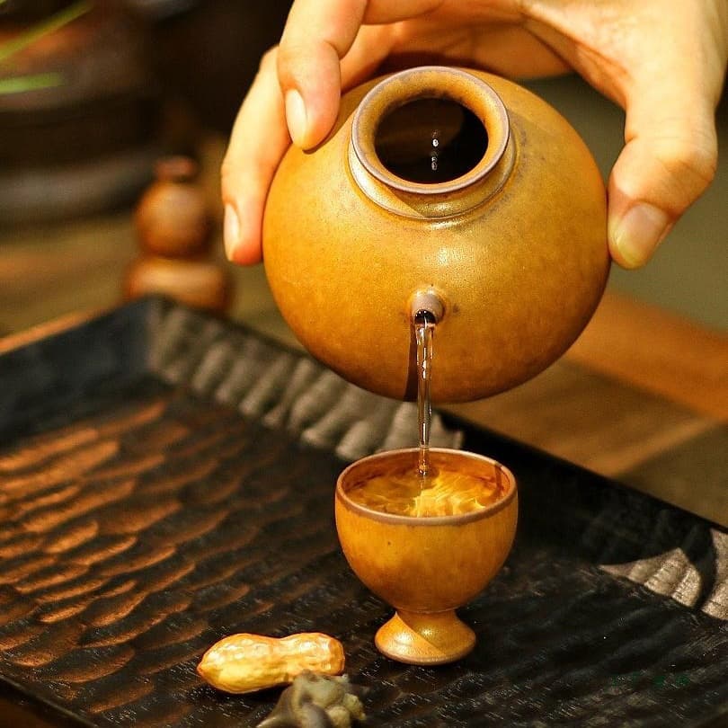 Handmade Jingdezhen ceramic wine warmer, high-fired porcelain gourd-shaped set with one pot and cup.