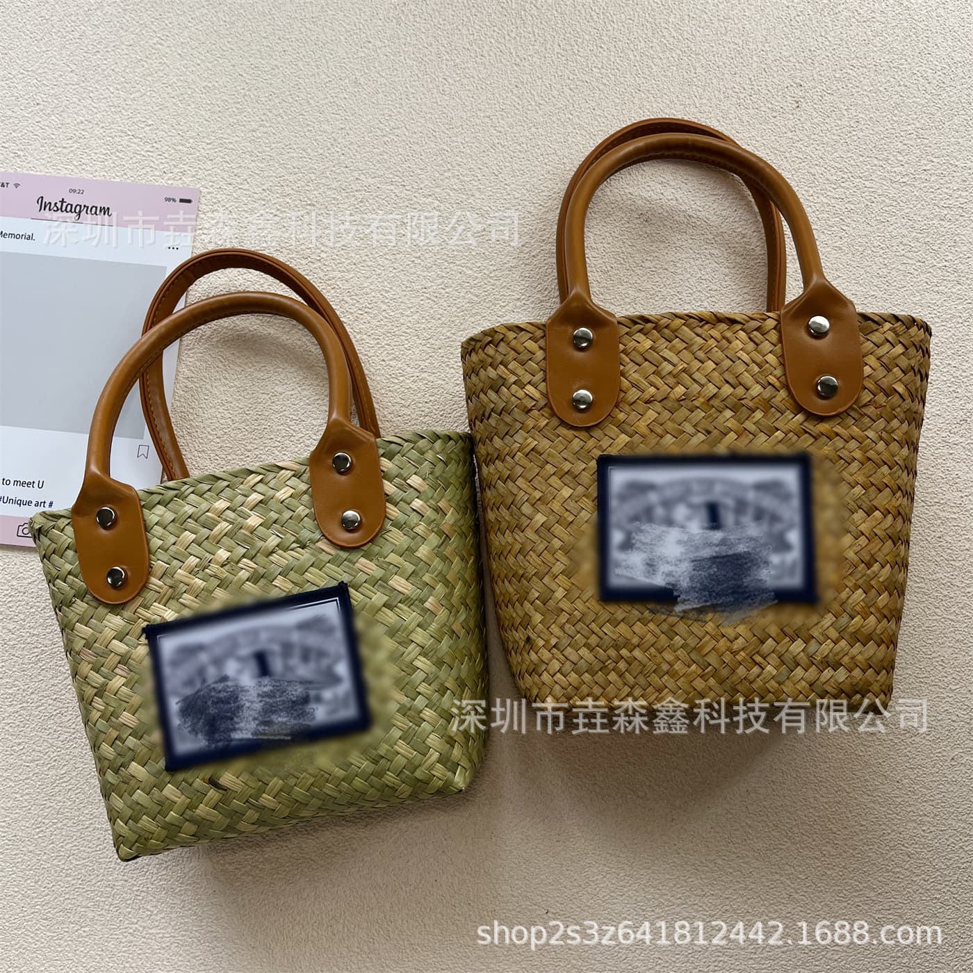 Manufacturer wholesale straw bag, hand-woven niche design, hand-carrying women's bag, hand-held small bag, seaside vacation beach bag