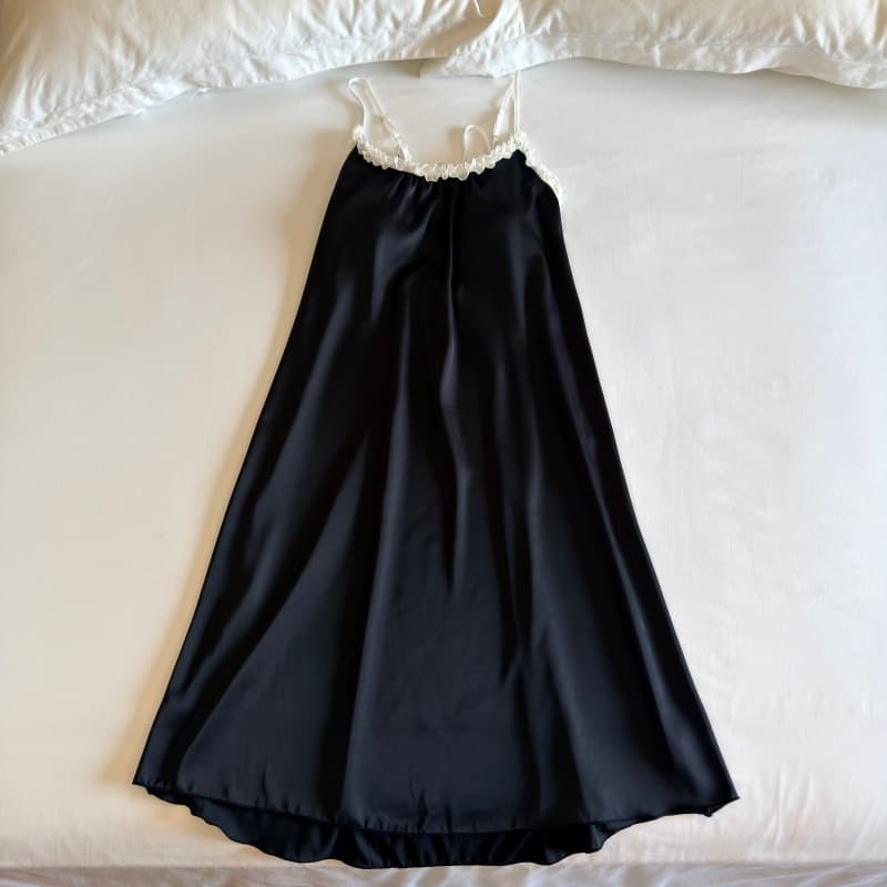 French Sexy Padded Ice Silk Nightgown Women's Summer Thin Strap Sweet Lace Sleeveless Sleepwear Homewear