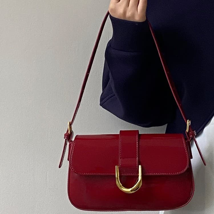 Textured Bag Women 2026 New Retro Wine Red Horsebit Buckle Fashion Handheld Underarm Bag Shoulder Crossbody Bag for Women