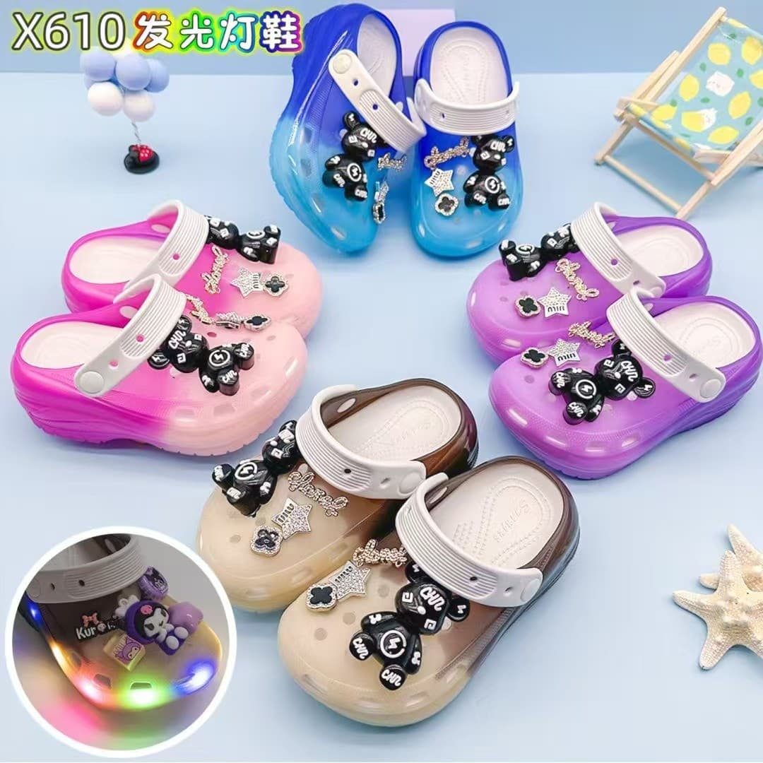 New stylish and cool oversized, non-slip, light-up clogs for boys and girls, cartoon-themed, fashionable closed-toe shoes for toddlers and preschoolers.
