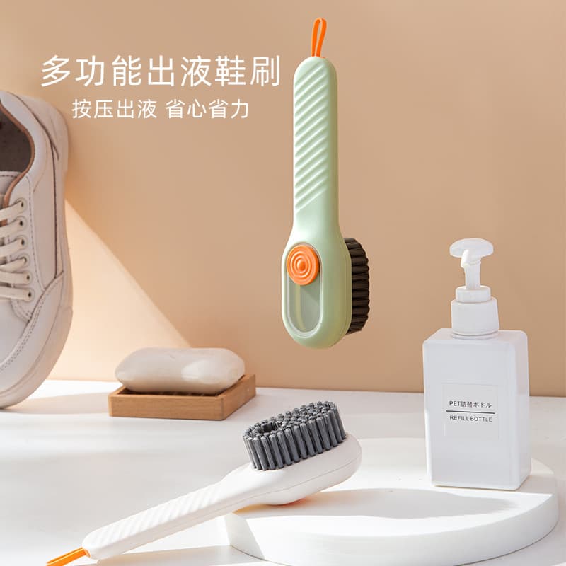 Liquid-added shoe brush, multifunctional shoe cleaning brush, household press-type liquid-discharging soft-bristled laundry cleaning brush that does not damage shoes.