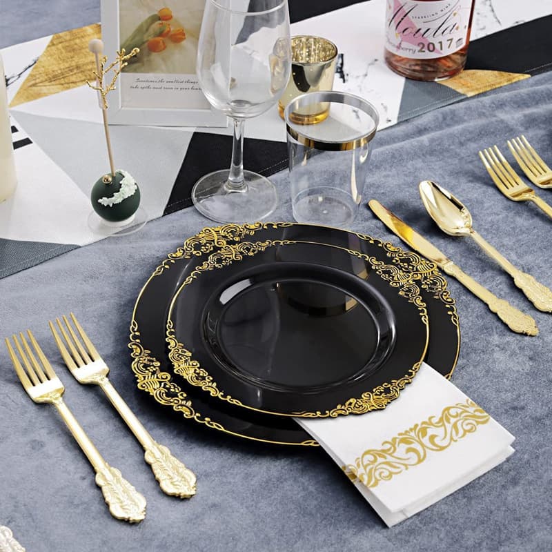 European-style disposable plastic Western dinner plate, hot-stamped golden dragon pattern, black with gold rim, embossed plate, PS hard plastic, export tableware