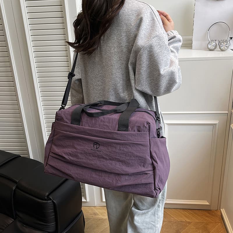 Large-capacity travel bag for men and women, portable cross-body fitness bag, dry and wet separation sports bag, lightweight business trip storage bag