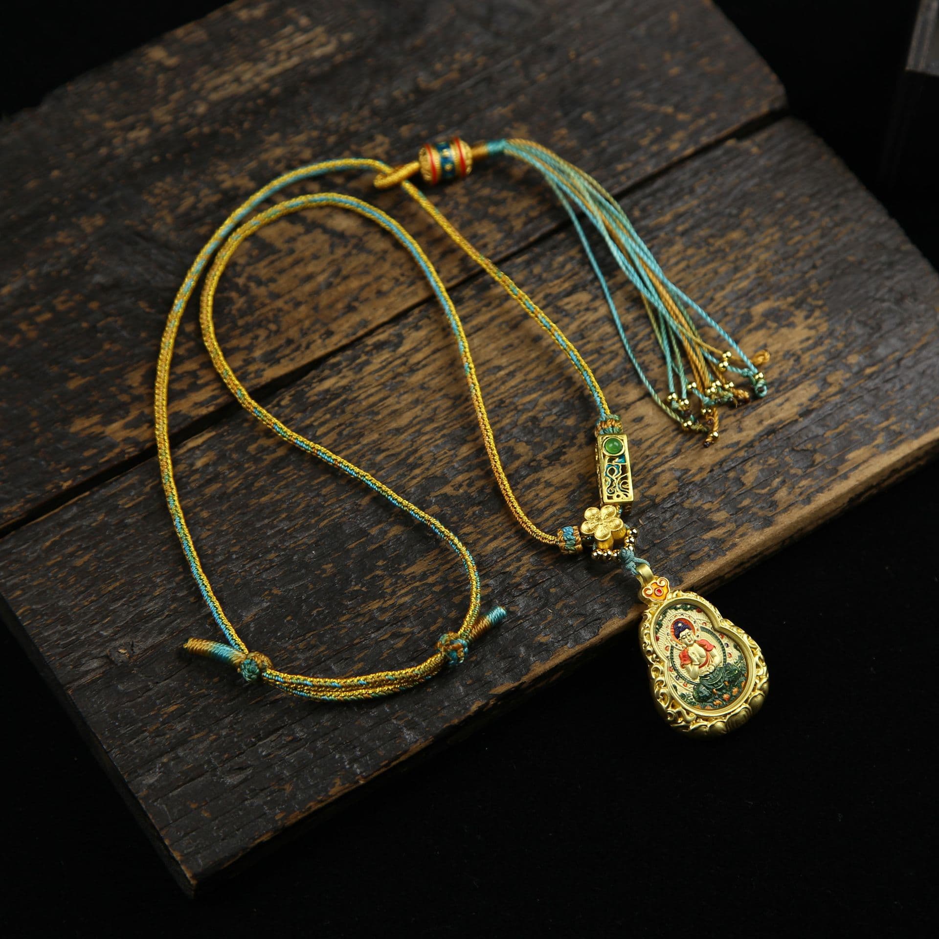 Eight great guardian deities lotus gourd Thangka portrait Dragon Five Lords personal Buddha new Chinese style necklace prayer wheel tassel rope.