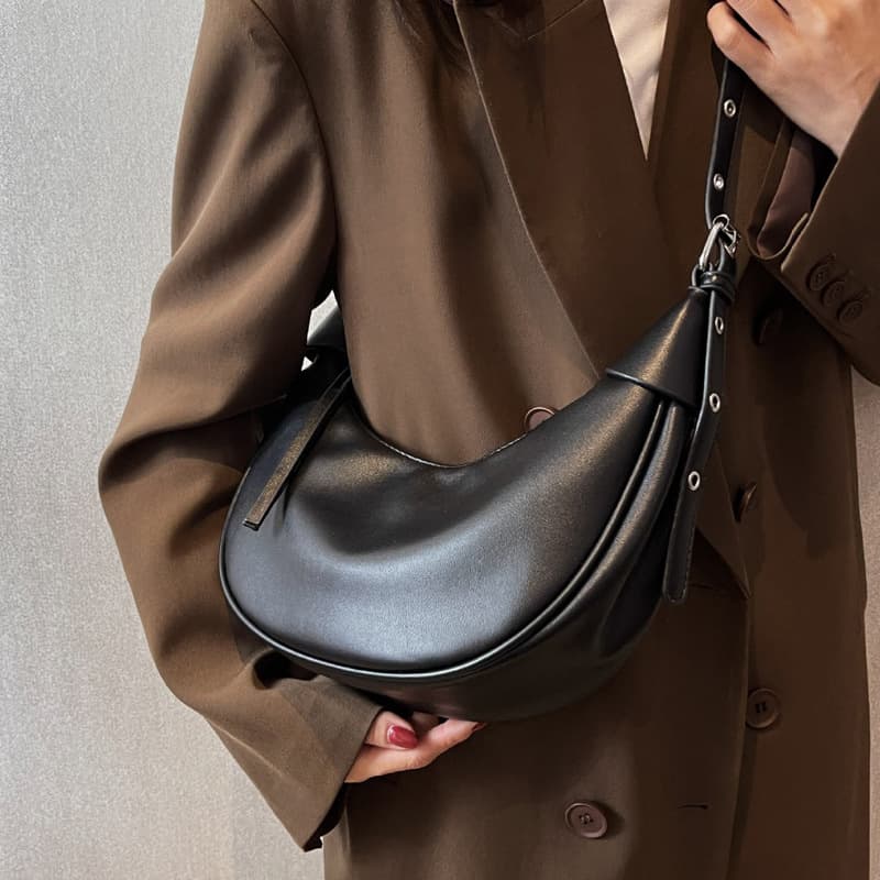 Korean-style trendy underarm bag, chic and versatile shoulder bag, fashionable crescent women's bag, crossbody dumpling bag