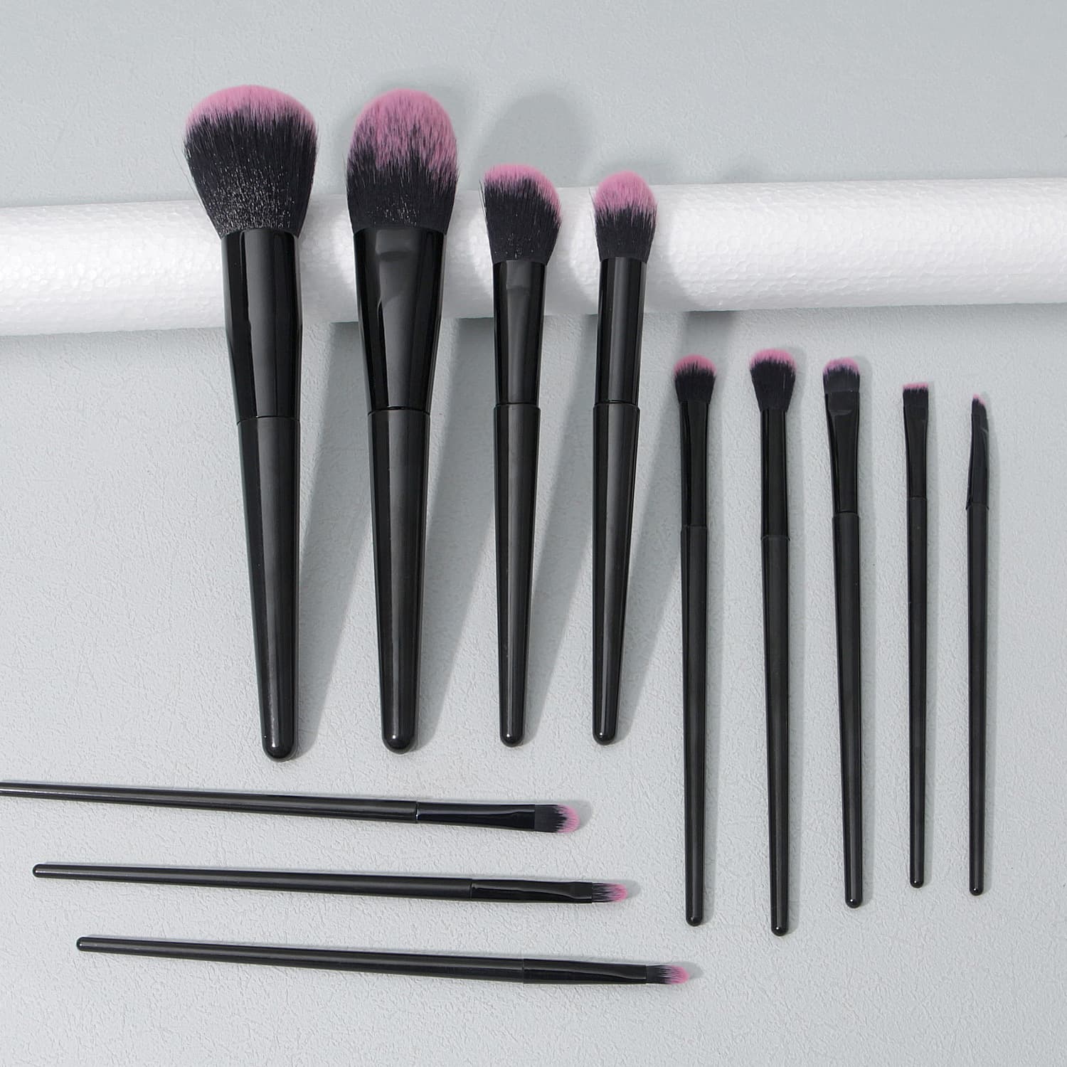 Cross-border 12-piece Makeup Brush Set Black Full Set Powder Brush Eyeshadow Brush Blush Brush Multifunctional Beauty Tool