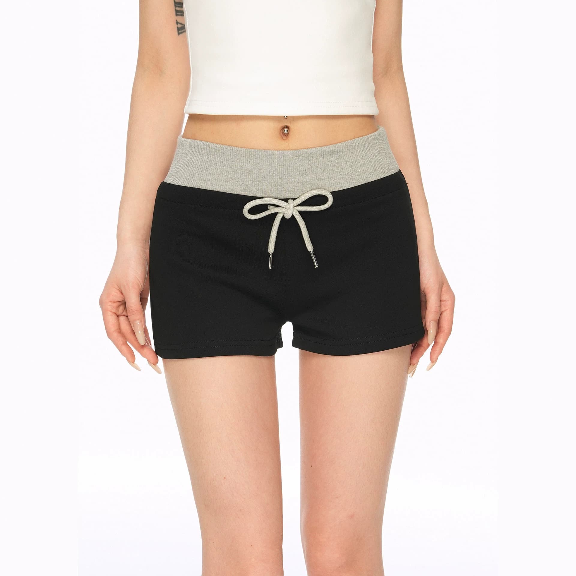Black low-waisted contrasting color splicing shorts for women in summer hot girls slimming small sports thin hot pants new summer