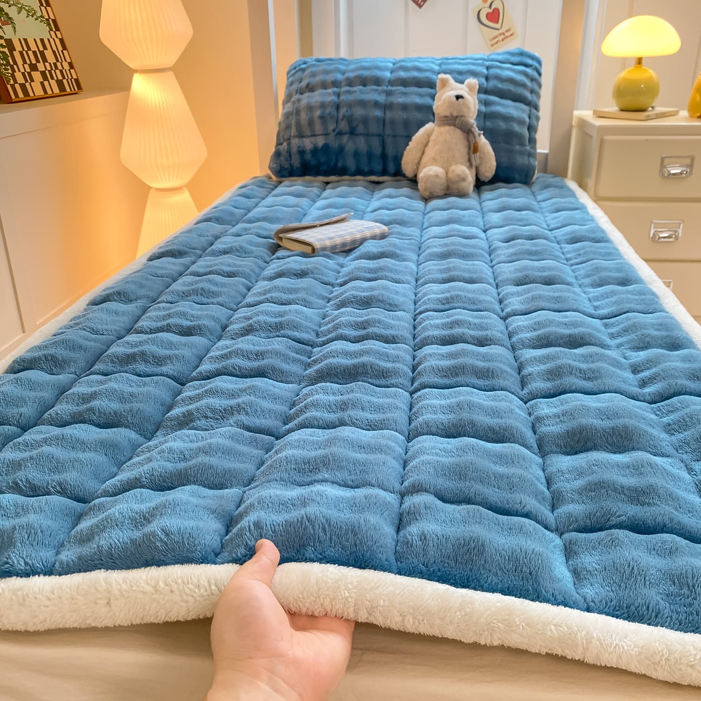 Class A Thick Milk Bubble Fleece Mattress Pad, Bed Cover for Home and Student Dorm, Warm and Non-Slip Soft Mattress Protector
