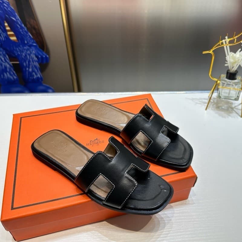 2026 New Genuine Leather Slide Sandals Women's Fashion H-Strap Rhinestone Versatile Flat Beach Sandals One-Band Slippers