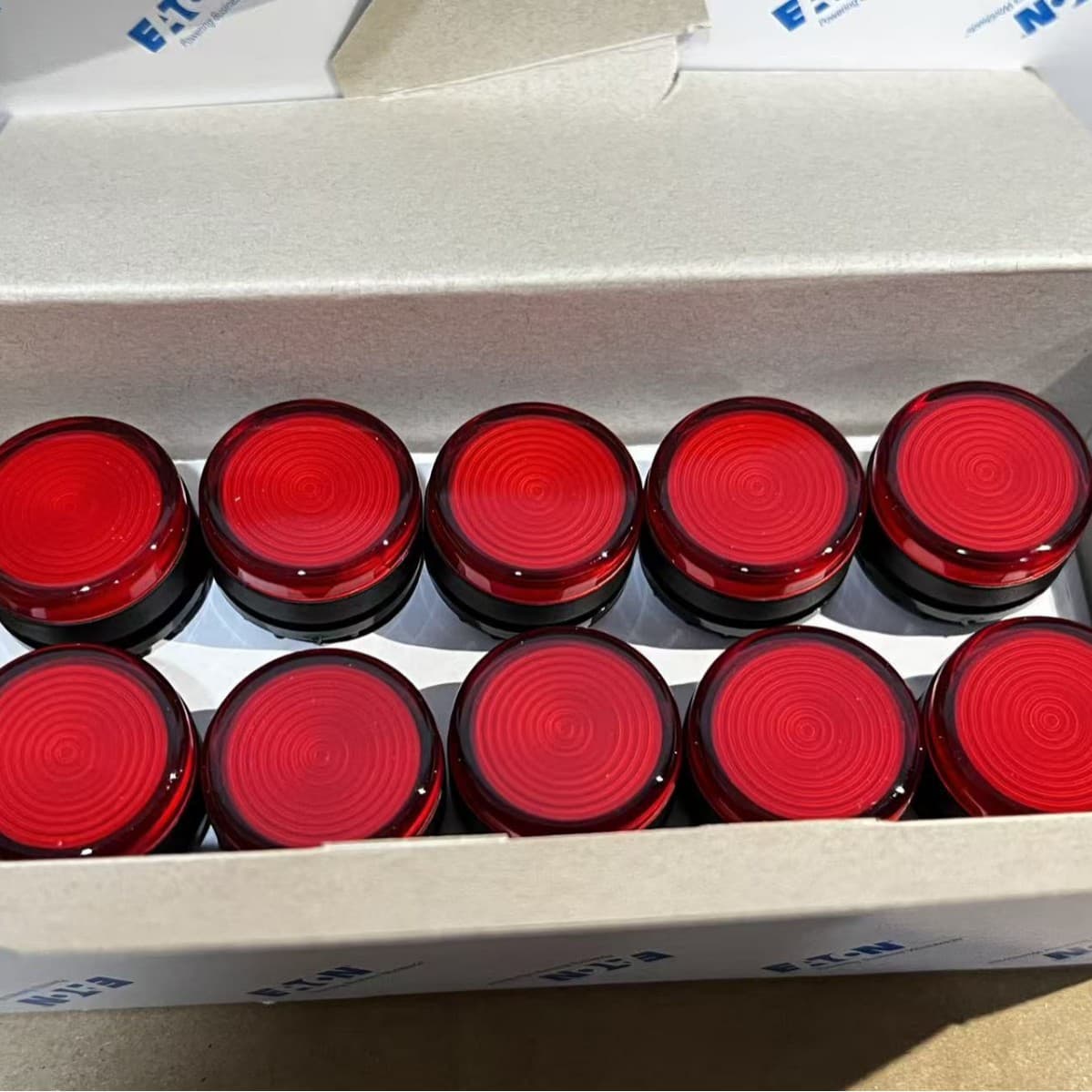 Eaton buttons model A22-LCLED220-Y/G/R, 116039/116038/116041, 10 pieces per box.