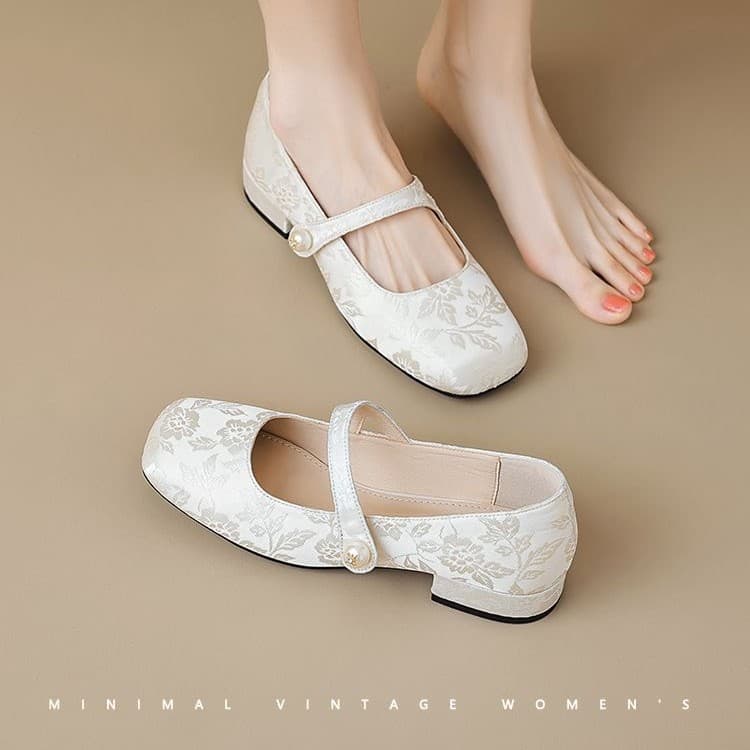 New Chinese Satin Low Heeled Mary Jane Shoes Women's 2025 Spring New Camellia with Skirt Cheongsam Thick Heeled Single-layer Shoes