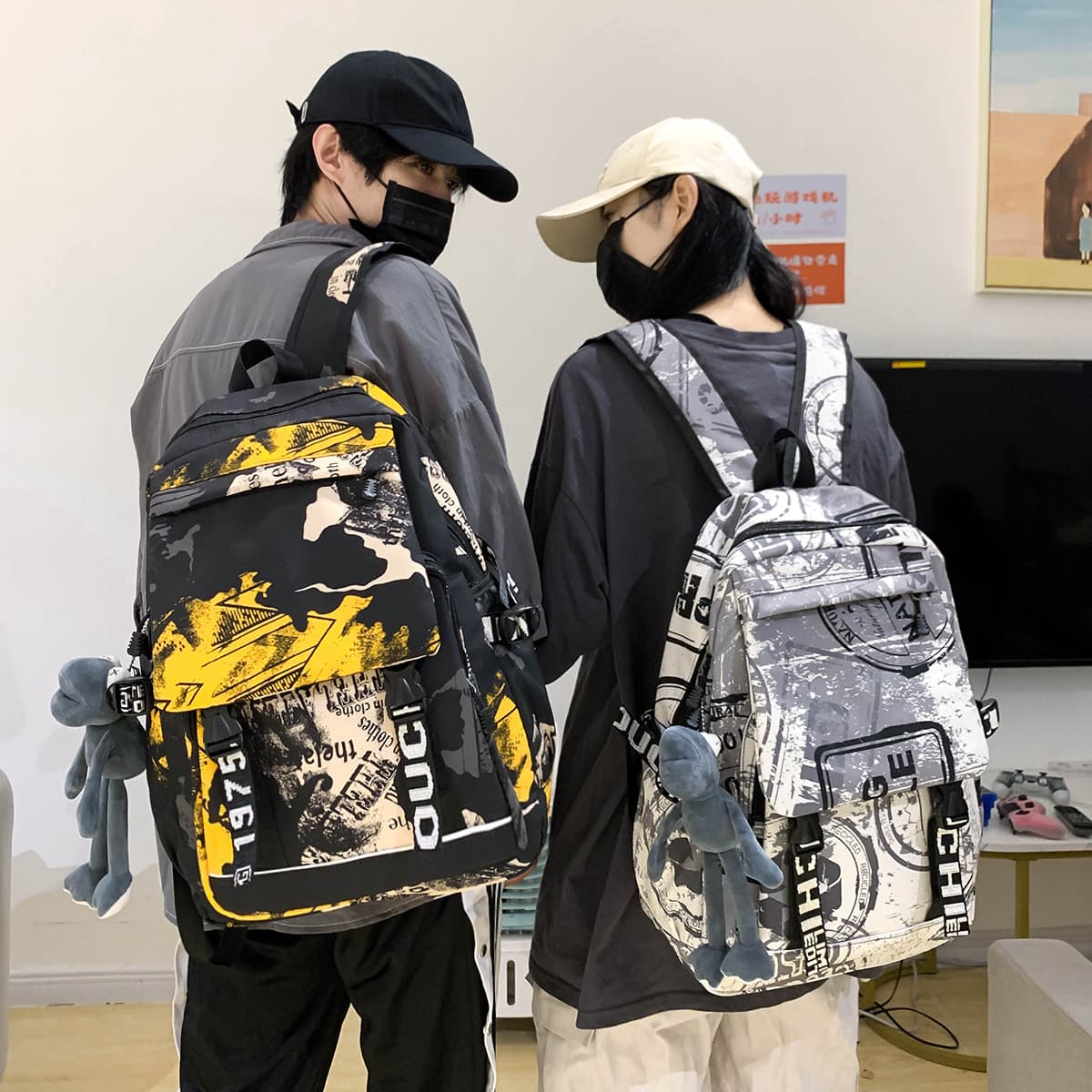 Large-capacity backpacks for high school and junior high school students, graffiti-print shoulder bags, trendy street style travel backpacks for men and women, college students