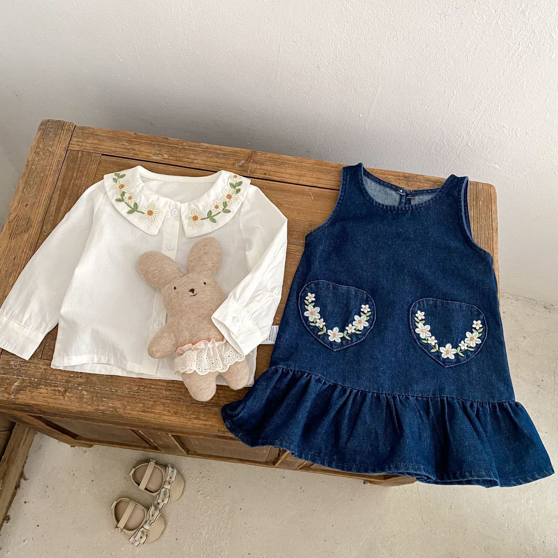 Girls' Two-Piece Outfit Spring and Autumn Embroidered Flower Collar Long-Sleeve Top Washed Denim Dress Set for Toddlers and Little Girls