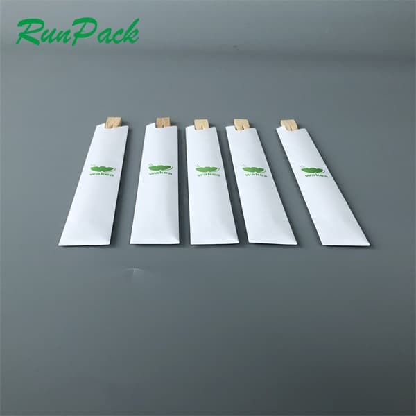 Bamboo chopsticks packaging and printing for catering and takeout, half-sealed or fully sealed sleeves with logo printing options.