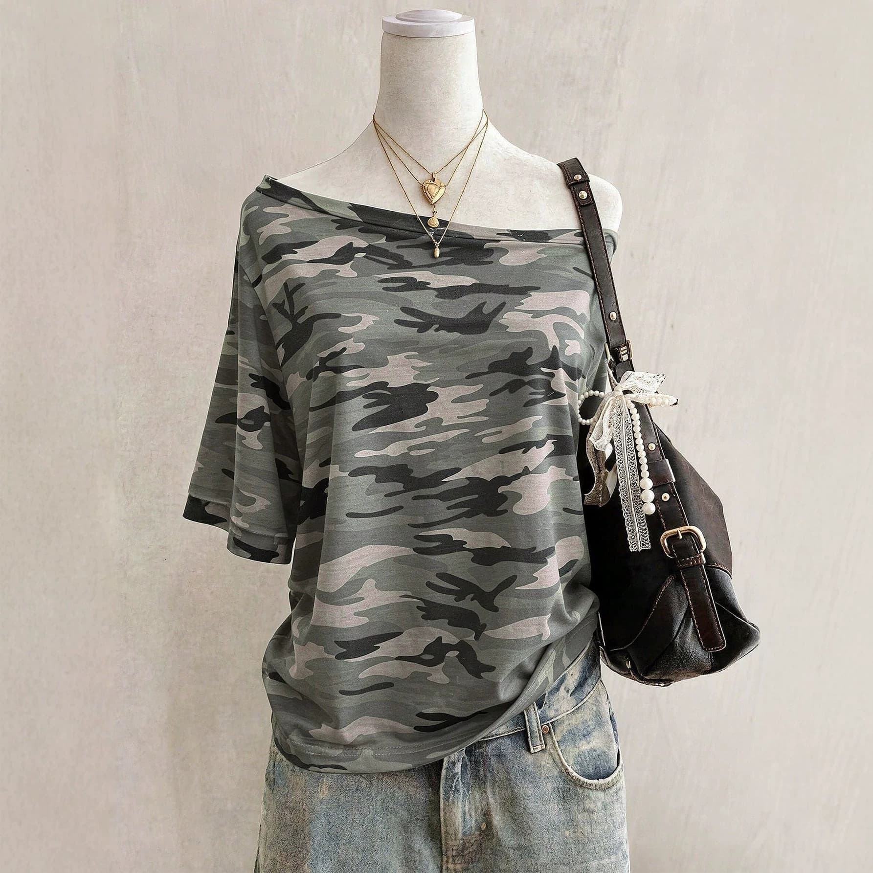 2026 New European and American Style Retro Camouflage One-Shoulder Short-Sleeve T-Shirt for Women, Loose and Relaxed Off-Shoulder Asymmetric Top