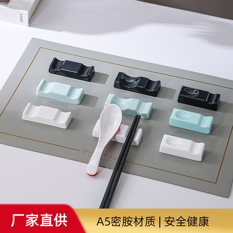 Melamine imitation porcelain chopstick rest, Chinese-style hotel tableware, white and black chopstick holder, plum blossom vinegar dish chopstick rest.