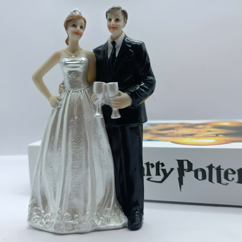 Western Wedding Bride and Groom Doll Creative Handmade Home Desktop Atmosphere Ornament Cake Decoration Resin Craft