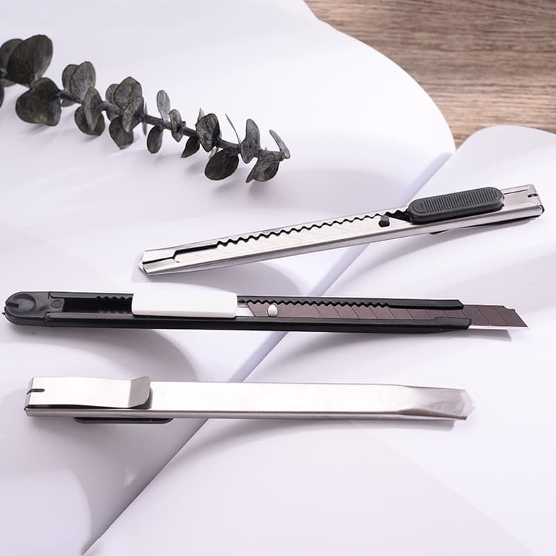 Wholesale thickened blade small stainless steel utility knife, metal paper cutter, carving knife, express delivery knife, wallpaper knife
