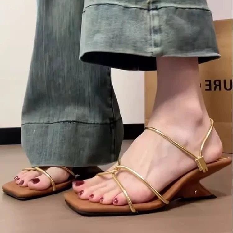 French Retro Thin Strap Open-Toe Sandals 2026 Summer Women's Wedge Two-Way Square Toe Slide Sandals with Unique Heel Roman Shoes