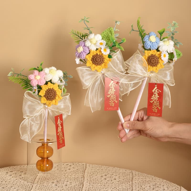 Gold List Success Knitted Flower Bouquet Pen, Graduation Season Gift for Classmates, Middle School Exam Encouragement, Class Souvenir, Artificial Flowers