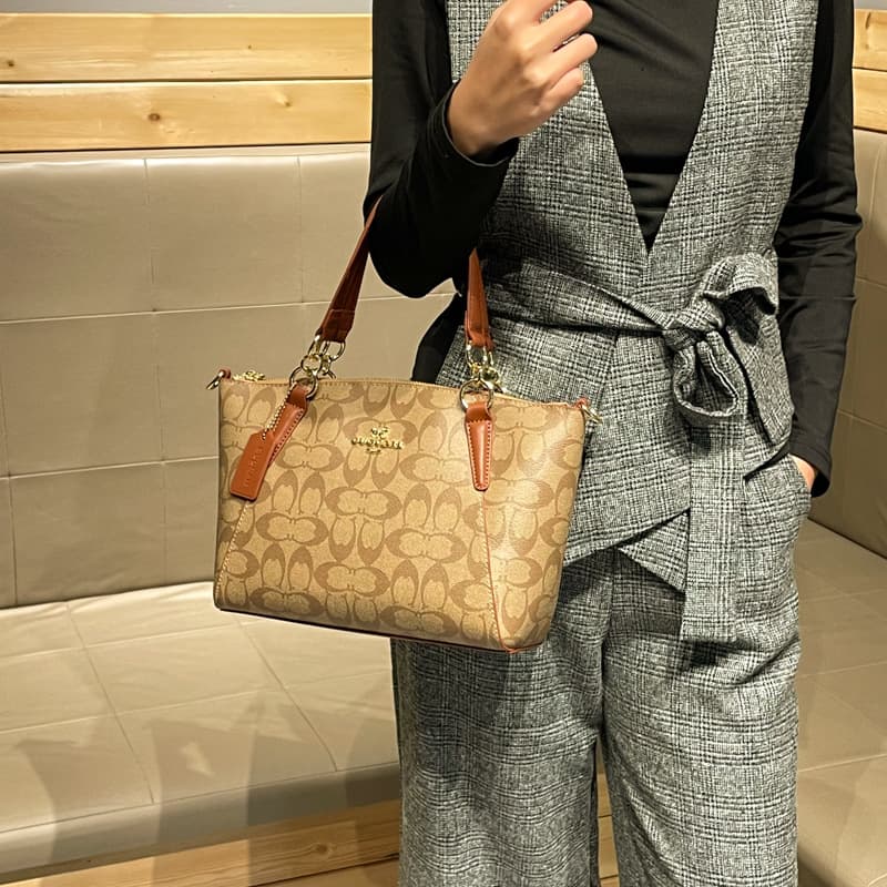 2025 New Crossbody Tote Bag Hand-held Large Bag Shoulder Versatile Women's Bag High-end Light Luxury Genuine Leather Women's Bag Commuting