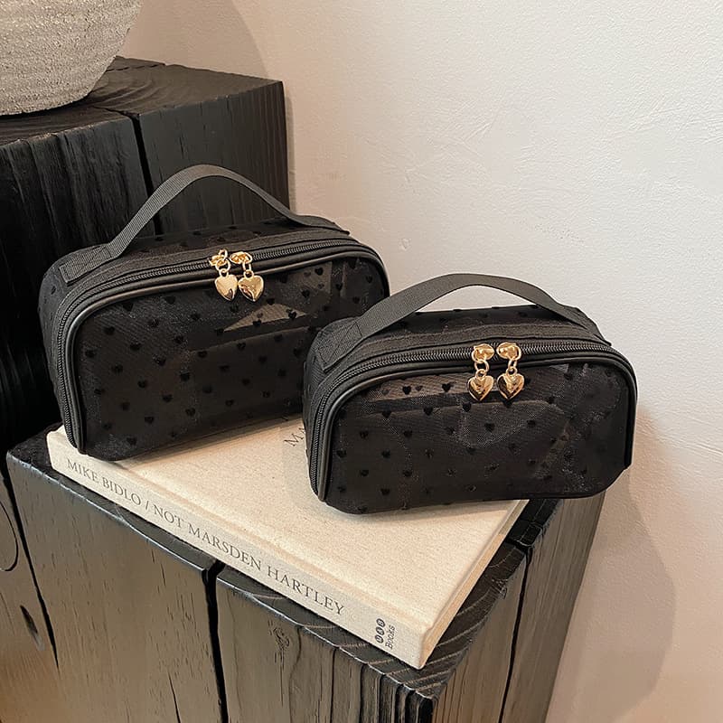 Cross-border Labeled Mesh Heart Makeup Bag Large Capacity Portable Storage Bag Travel Wash Bag 2026 New