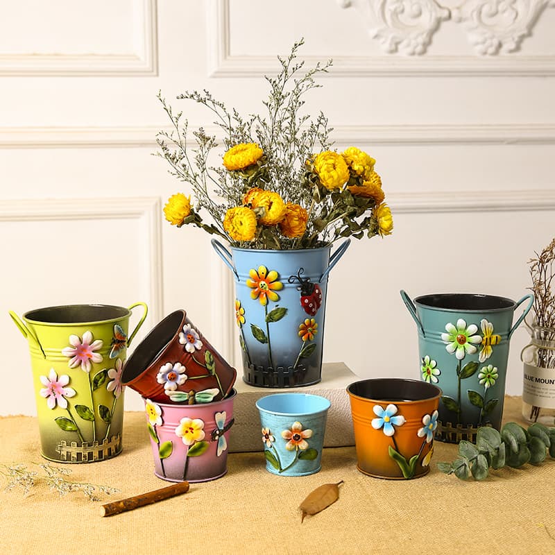 Aishangyuan Vintage Distressed Small Iron Bucket Succulent Metal Flower Pot with Welded Flower Design, Creative Flower Bucket for Flower Shops