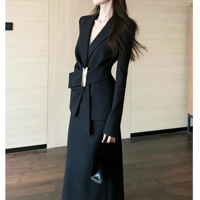 2026 Early Spring Outfit: Elegant Casual Professional Black Buckle Detail Waist-Cinching Blazer Set for Women