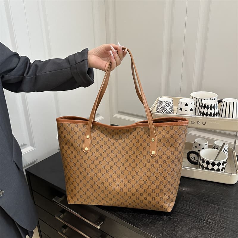Chic and Versatile Handbag for Women 2025 New Trendy Internet Celebrity Hot-Selling Shoulder Bag Large Capacity Tote Bag