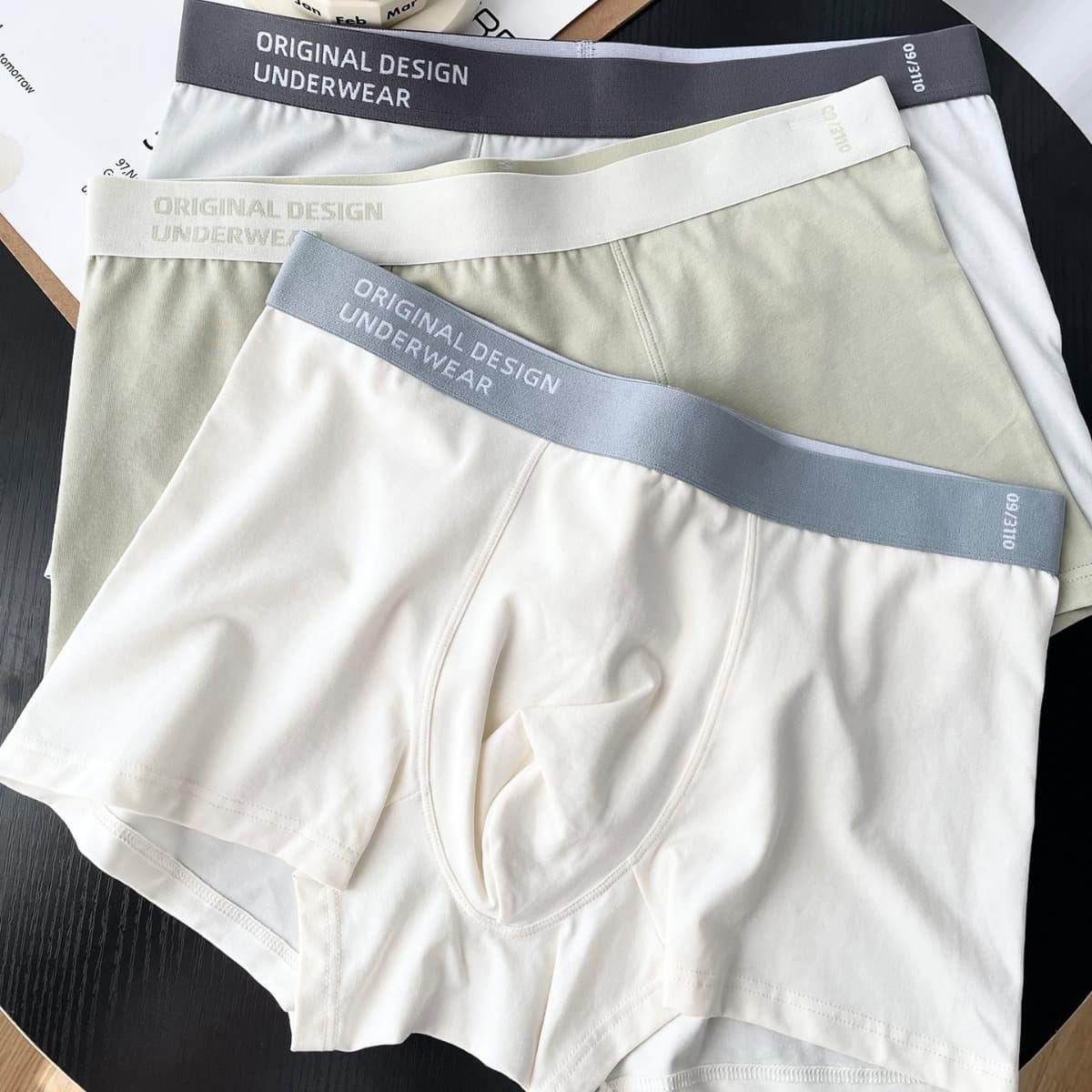 Men's Boxer Briefs Skin-Friendly Seamless Breathable Lightweight Four-Season Underwear Wholesale