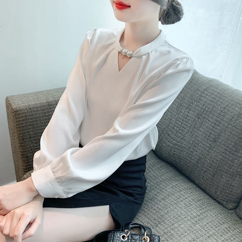 In Stock Real Shot Autumn New Korean Style Versatile Beaded Round Neck Long Sleeve Blouse Women Top White Solid Color
