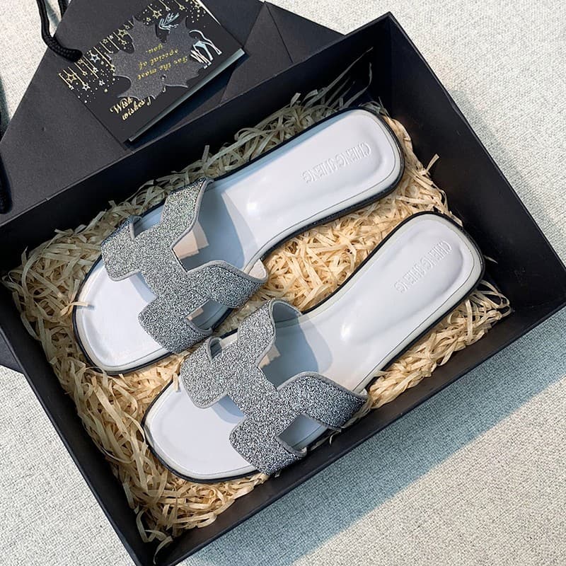 2025 new summer fashion versatile rhinestone slippers for women to wear beach flat soft bottom casual sandals