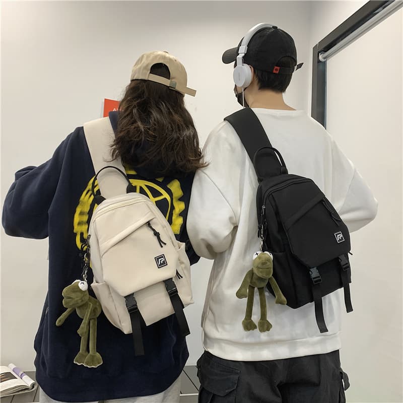 Trendy men's chest bag, versatile casual women's student backpack, simple sportswear shoulder bag, crossbody bag with free charm.